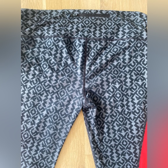 GapFit Gfast athletic leggings size M. - Picture 6 of 7